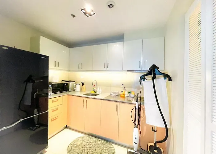 Lovely 1br W Sunset Near Solaire, Okada, Airport