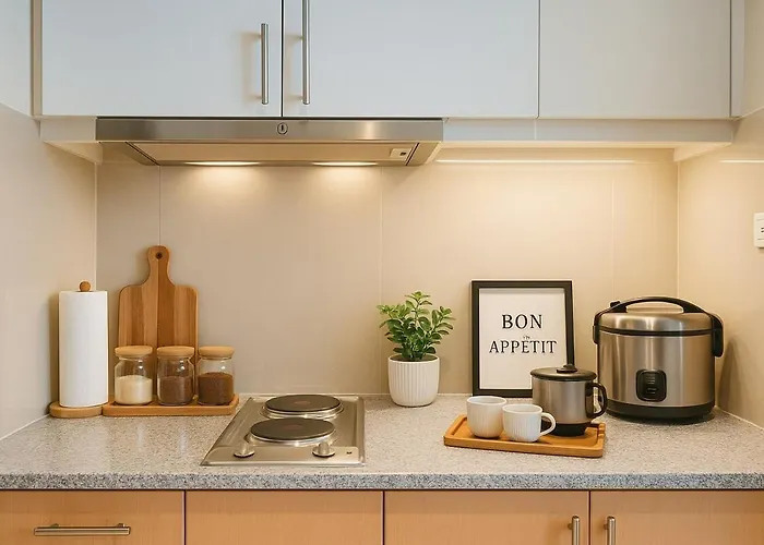 Lovely 1br W Sunset Near Solaire, Okada, Airport