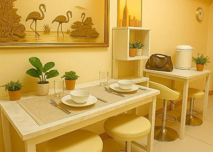 Lovely 1br W Sunset Near Solaire, Okada, Airport Apartamento